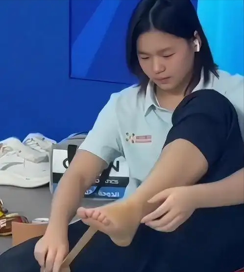 同是冠军父母，陈芋汐父母夸女儿很自律，全红婵母亲却说：胖点好