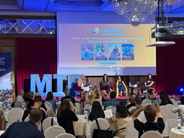 陈广明领取中国首个《联合国特别大师》证书