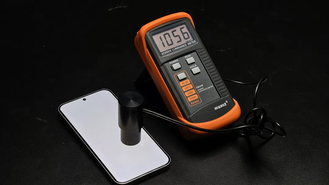 便宜大几百，配置却更顶？子品牌手机开始“骑脸”自家大哥了