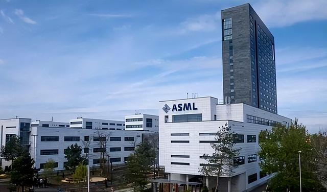 铁了心要走！阿斯麦光刻机巨头厌倦荷兰，谁是背后大赢家？
