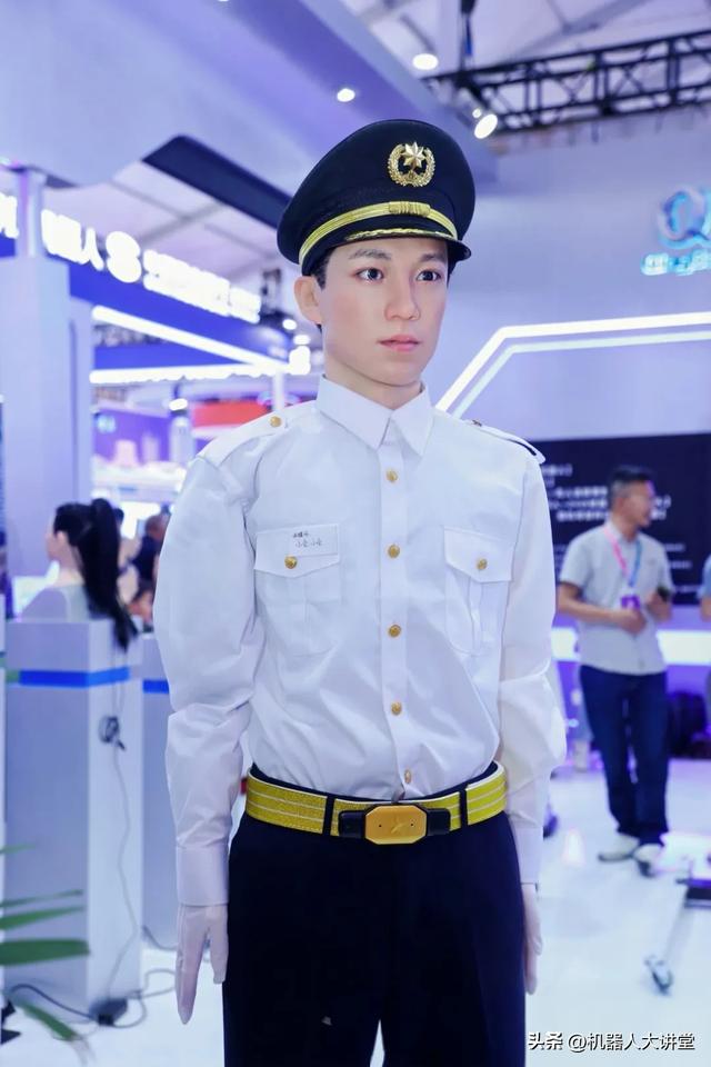2025WRC热点直击！全球首个！清宝机器人共情头部系统发布！