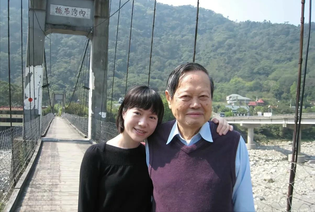 杨振宁遗体告别！送别队伍望不到头，翁帆哭红眼，好友曝临终细节