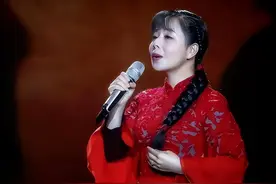 王二妮：23岁成名，放弃百万年薪下嫁农村，婆婆的态度让她不后悔图片