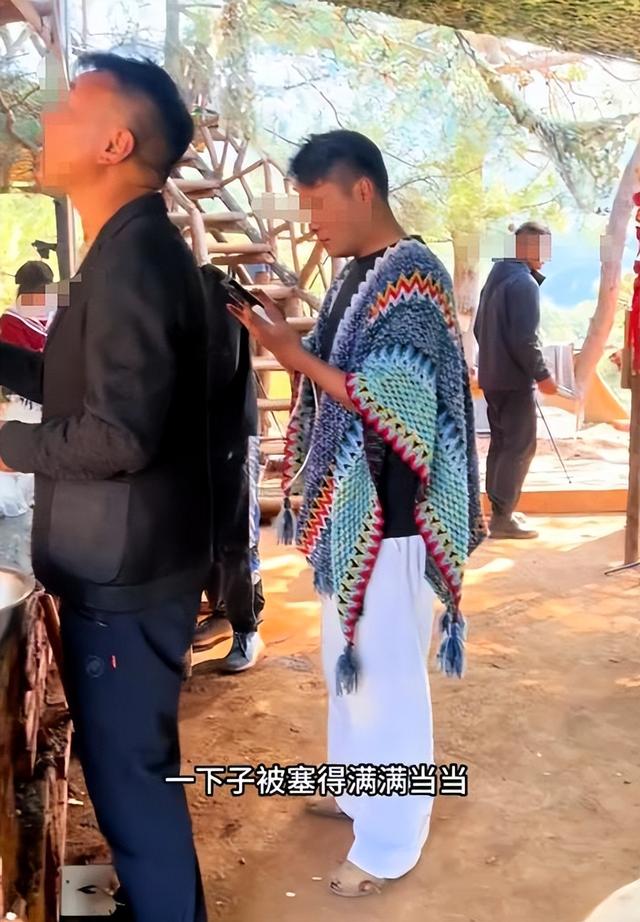 单身美女去网友家过年，睡了一夜却被主人撵走，原因曝光网友吵翻