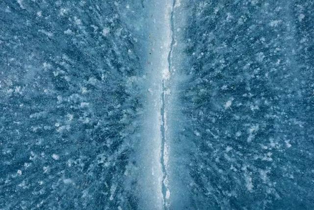 西藏冬日的冰湖仙境，堪比贝加尔湖！