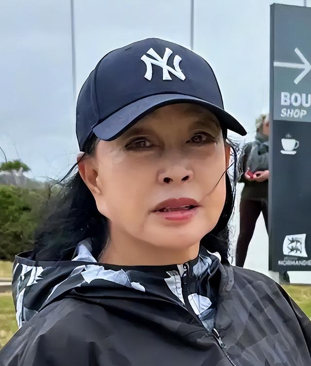 钱再多有什么用？75岁的“风流妖精	”刘晓庆，已经走上另一条道路