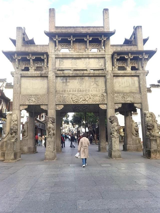 游安徽屯溪老街和徽州古城