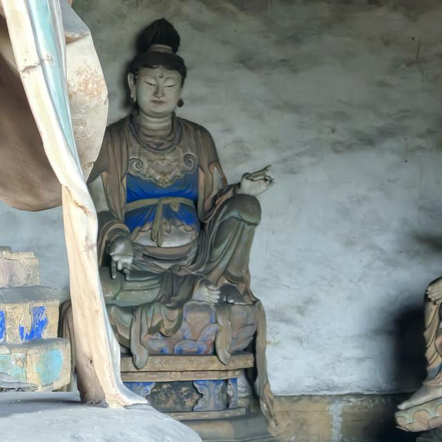 长子县的法兴寺，完全从异地搬迁，寺内三绝全国无双，是最大看点