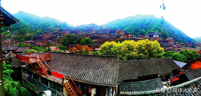 雷山西江苗寨初冬景色怡人吸引游客错峰出游