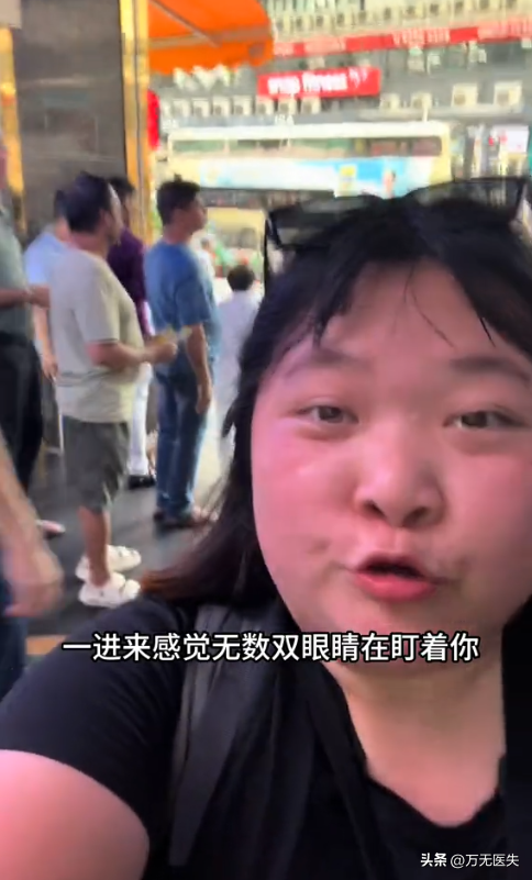 大陆女子游香港，买桃说了不到五句话，被老板骂事多，因讲普通话
