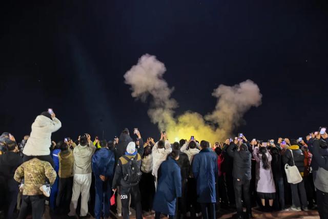 神舟二十一额济纳冲天！航天爱好者与各族群众共襄盛举