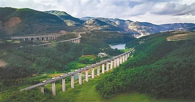 “秋色旅游攻略”挑战赛有精美奖品，你愿意参加吗？