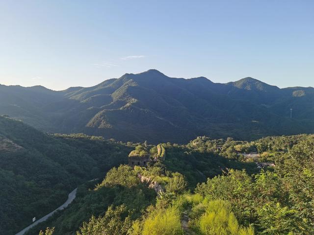 长城青山关初秋晨景