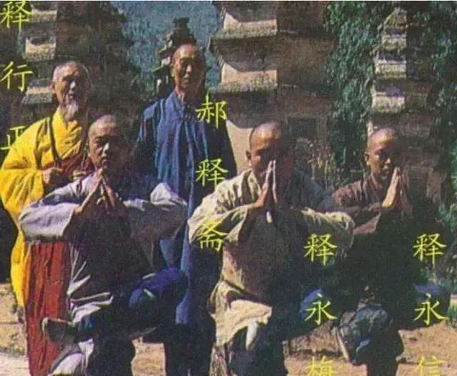 释永信与师姐释永梅合影流出！22年前，她胸前挂着当时最时尚手机