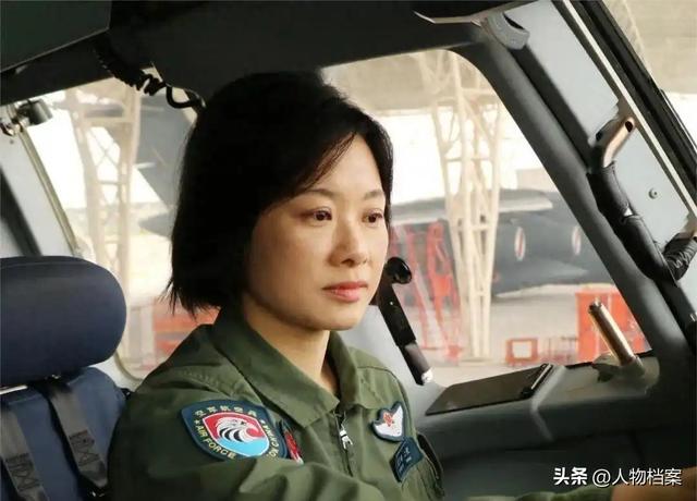 阅兵女机长身份曝光!私生活被扒牺牲太大，老公不简单，央视点名