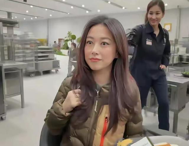 朱珠一件羽绒服火了,普通人穿却像米其林,差的不是钱是气质