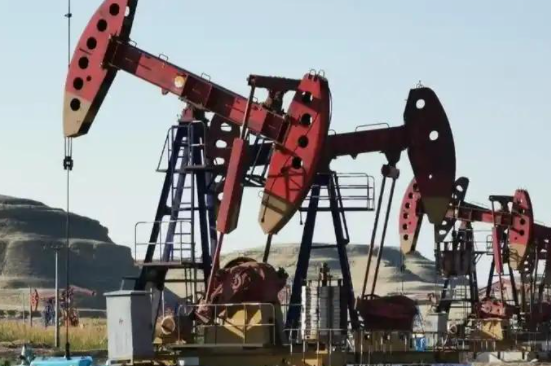 印度拒收俄油后，油轮在中国门口排队等，对中国赔钱大甩卖？