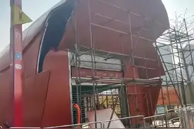 被吐槽像棺材的广州地铁口连夜拆除!不能说很像，只说一模一样！图片
