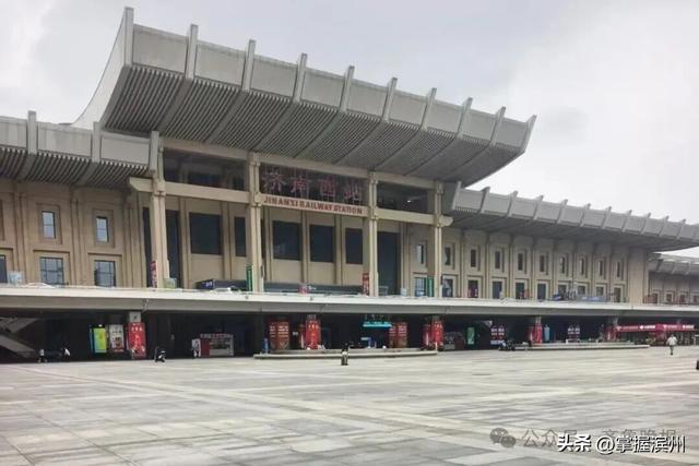 周杰伦抵达济南，“双向奔赴”画面曝光！演唱会最全交通指南来了