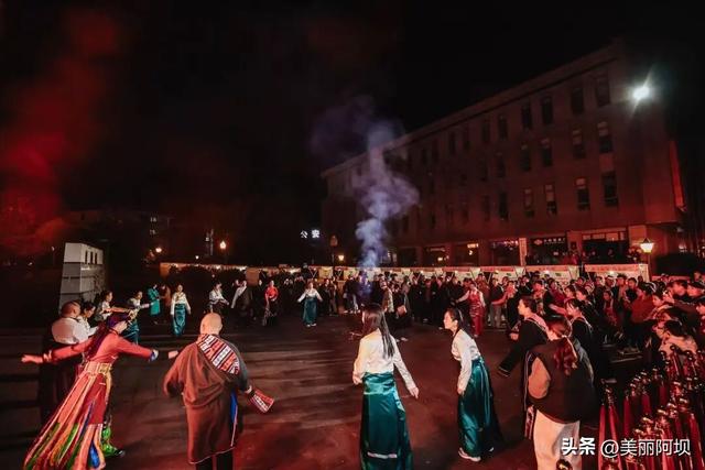 汶川县卧龙2025年彩林季系列活动正式启幕