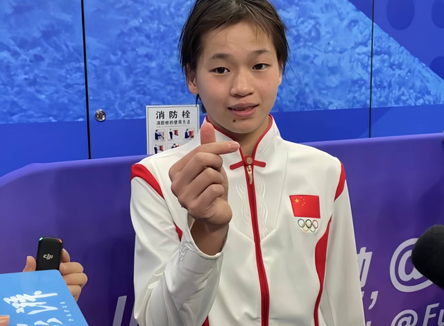 张家齐退役后直播带货，被嘲忘本又掉价，好友全红婵空降礼物支持