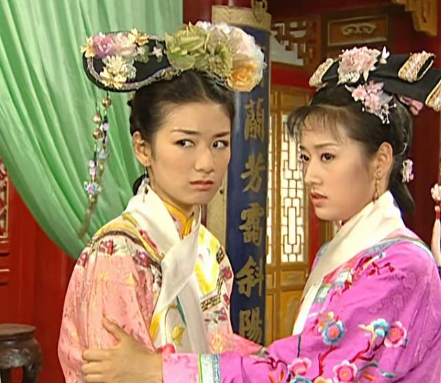 30岁才懂！小燕子婚后失宠真相：那把“已婚”尺子量碎她的翅膀！
