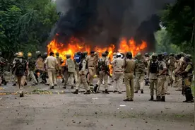 一觉醒来，中国3邻国发生冲突，战火烧到中国边境，中方紧急回应图片