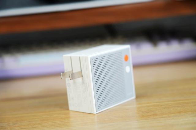140W 狂飙输出！闪极点阵屏充电器开启充电新速度