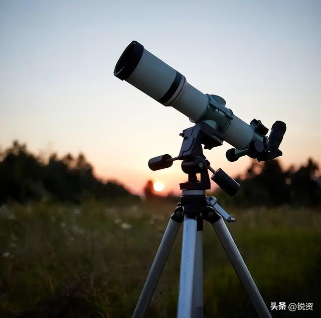 11亿光年蓝色闪光揭露！宇宙高能事件，上演撕星惨案