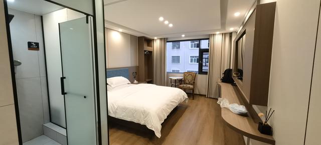 一车一人自驾游（二）：“炮弹路”让我心悬，龙氏家祠无缘其真容