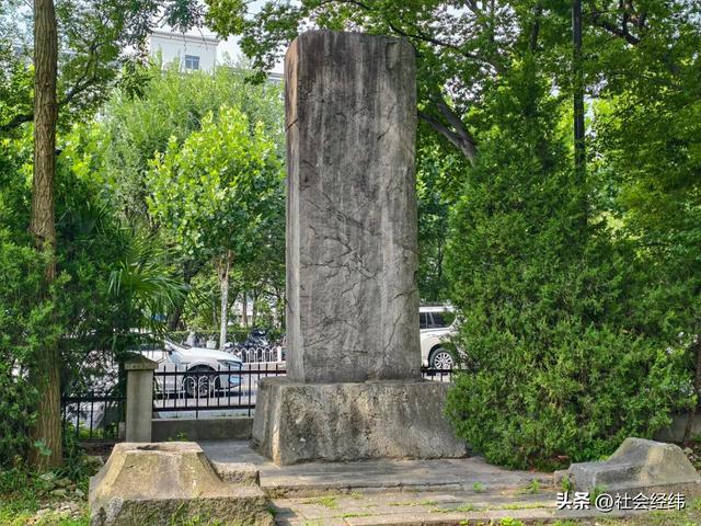 下马坊遗址公园：石坊凝史韵，一步叩明陵
