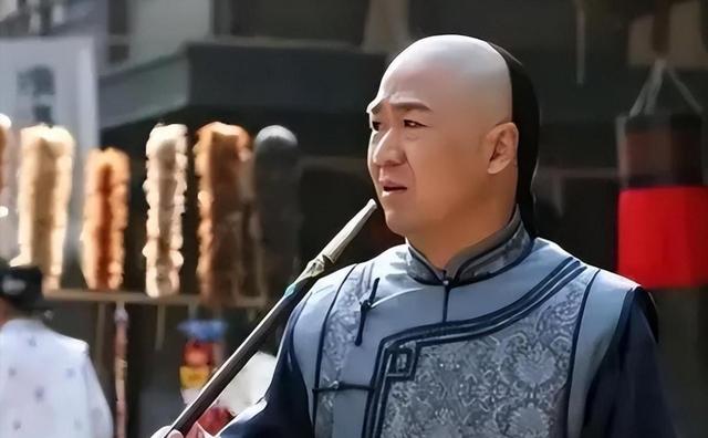 和珅出上联“三斤四两五花肉”，纪晓岚对下联，和珅瞬间惊慌失措