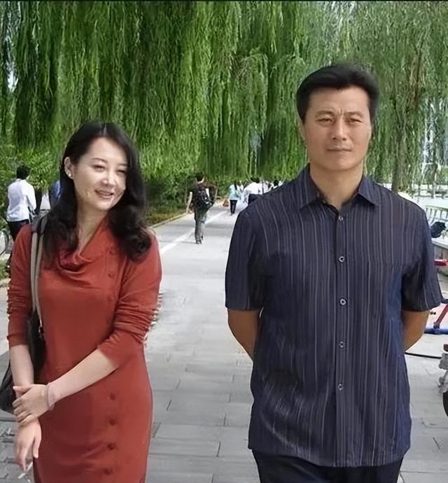 她陪他住7年地下室	，他红后说：房子能换，老婆这辈子不换！