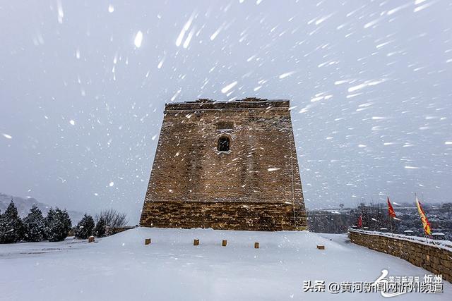 长城“牵手”黄河！偏关老牛湾大雪刷屏