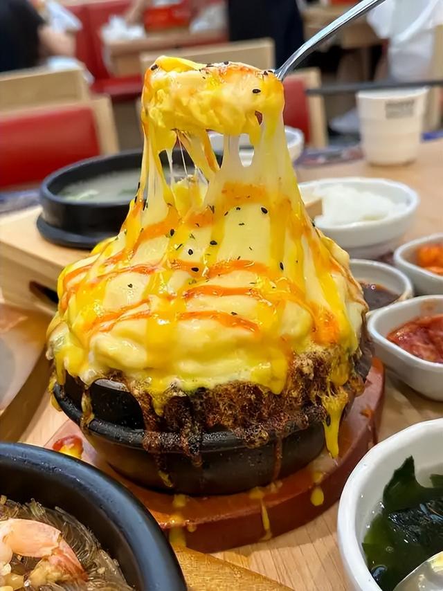 西贝预制菜风波：硬刚罗永浩引众怒，萨利亚为何能赢？