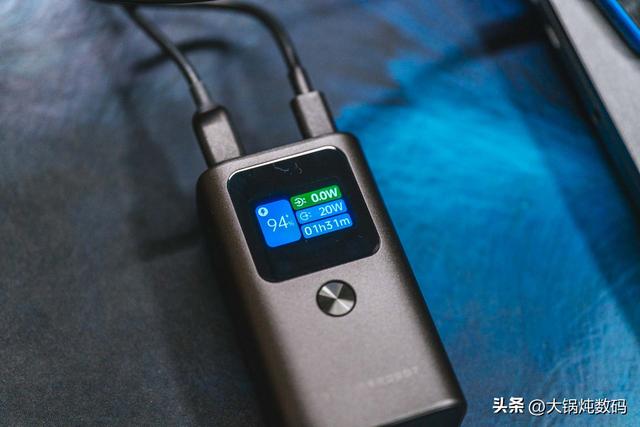 55W高功率充电宝，解决外出电脑电量焦虑——雷神V10超级电能棒