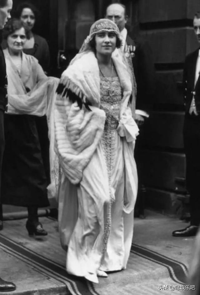 英王室新娘的复古婚纱:安妮公主的简约高级,戴安娜的梦幻少女