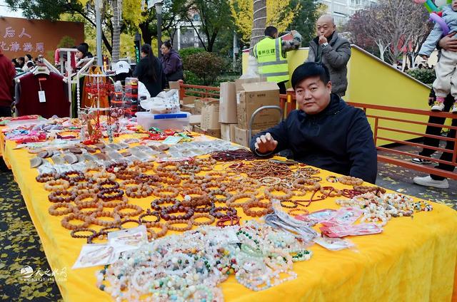 天小仙文创亮相天水黄金大道，为古城注入新活力