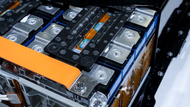 “颠覆性	”的柔性电池材料有望将无人机和电动车续航里程提升45%