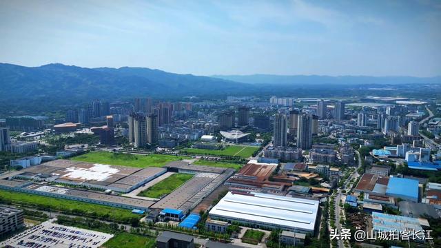 重庆不走寻常路的“散装”区，乡镇实力很强，文旅名片是顶级！