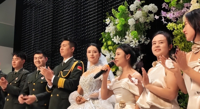 张自轩婚礼现场	，新娘很强势两次拒绝他的亲密动作，岳父实力不菲