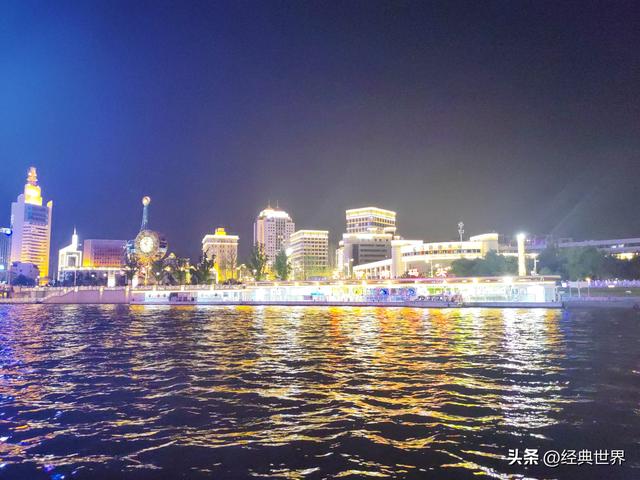 夜幕下的海河