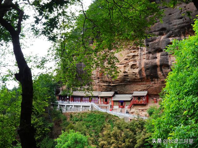 打卡麦积山，不要错过仙人崖，近在咫尺，风景独好