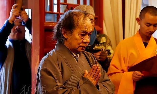 拔萝卜带泥！释永信倒台后，最惨的不是女明星，而是捐了46亿的他