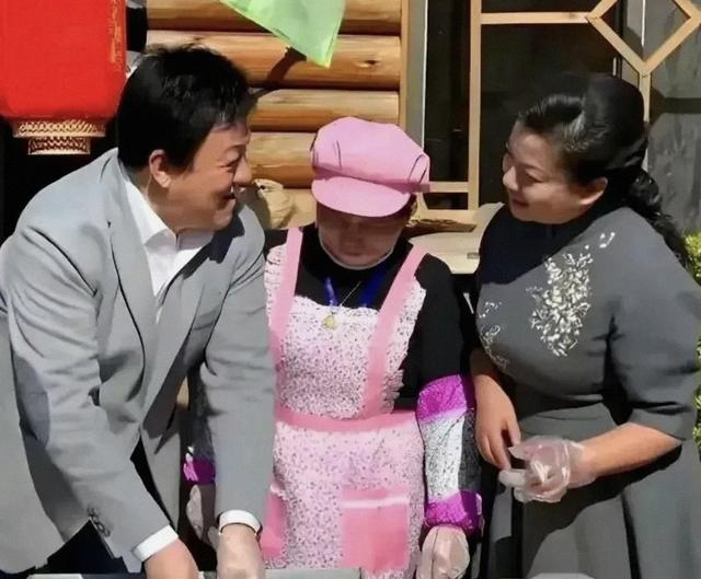 张也才是丰满健壮的女性代表，宽阔的额头， 丰满圆润壮实成熟端庄