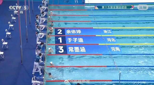 《13岁小孩姐杀疯了!全运会泳池上演"奥特曼打怪兽"名场面》