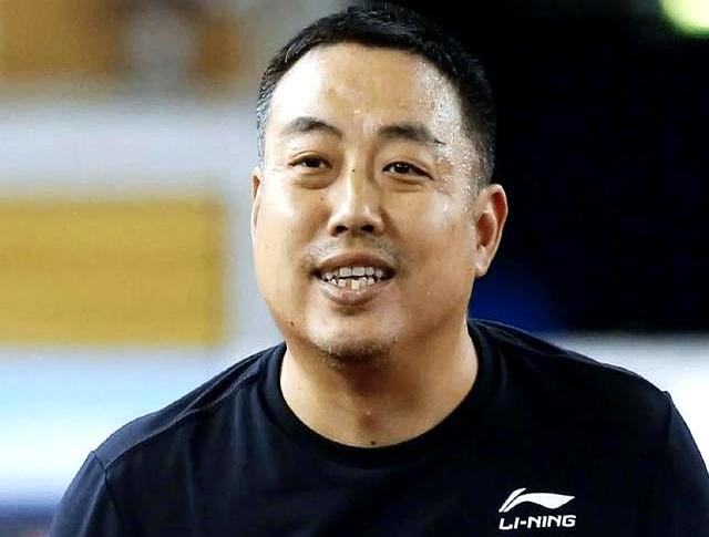 珍贵的中国男乒五龙合影：邱贻可最突出，王皓一细节暴露“人品”