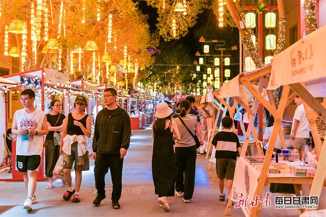 敦煌夏日夜未央 夜市升级人气旺