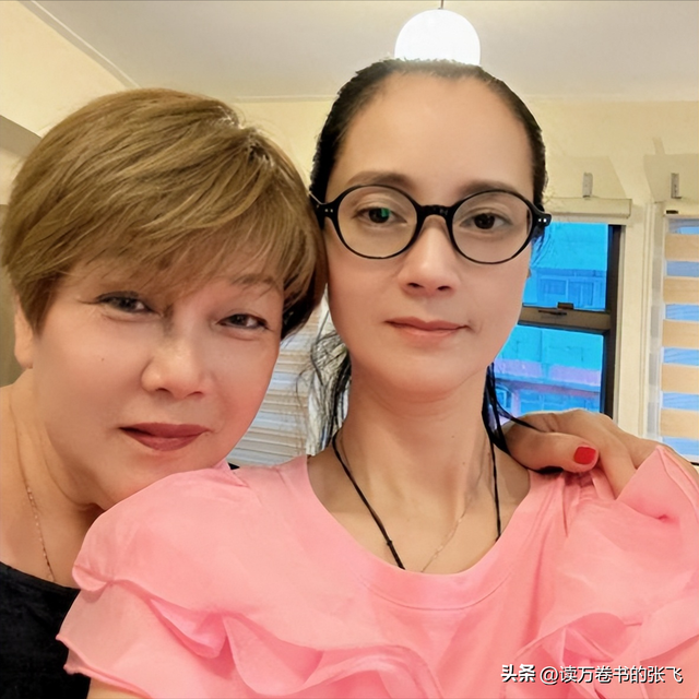 她认干爹，拍风月片，被导演霸王硬上弓，靠山去世后沦为服务员