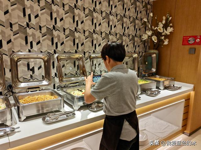 保定这家自助早餐虽然只是28元一位，但做的很用心，人气很旺啊